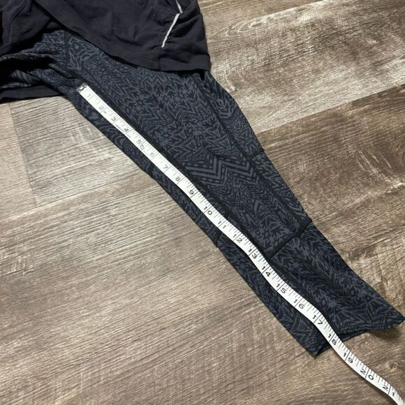 Athleta Contender 2-in-1 Capri Skirted Cropped Leggings Size Small - Picture 9 of 9